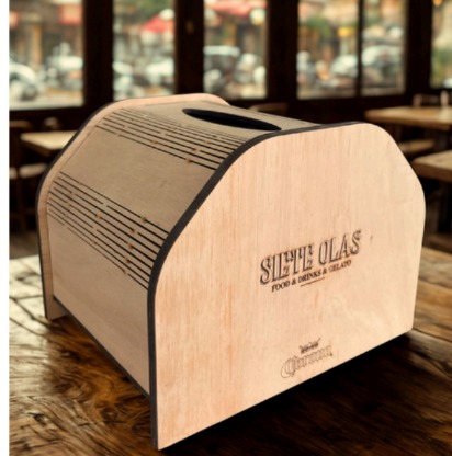 Servilleteros de madera con grabado Chiringuito y Siete Olas