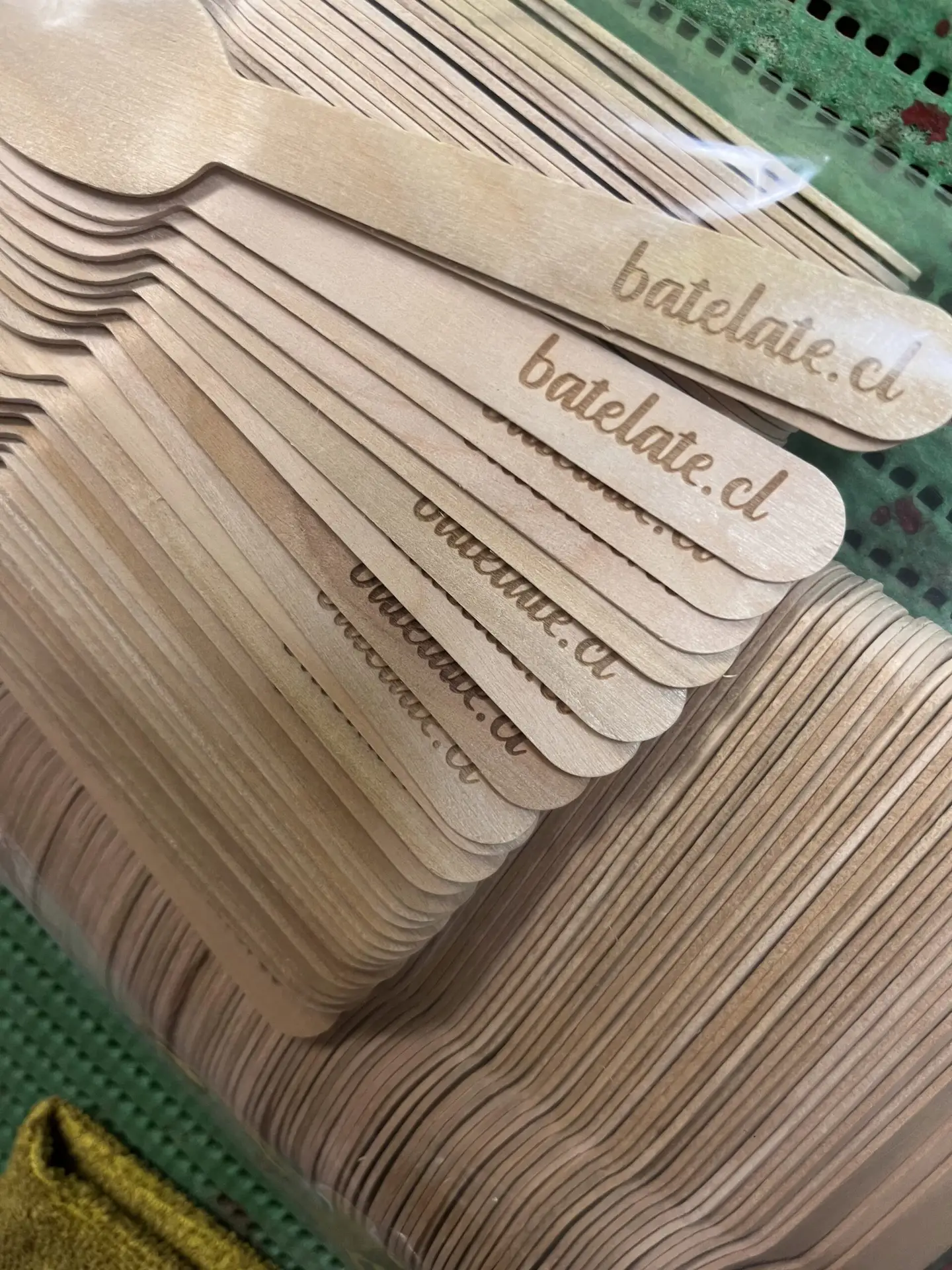 Activación de marca con piezas de madera en MUT Invierno