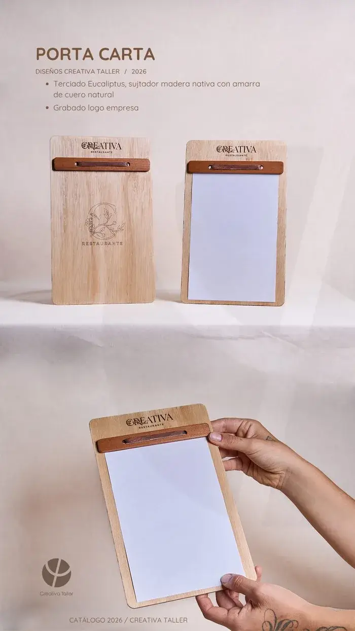 Porta carta de madera con amarra de cuero natural y logo grabado para restaurante