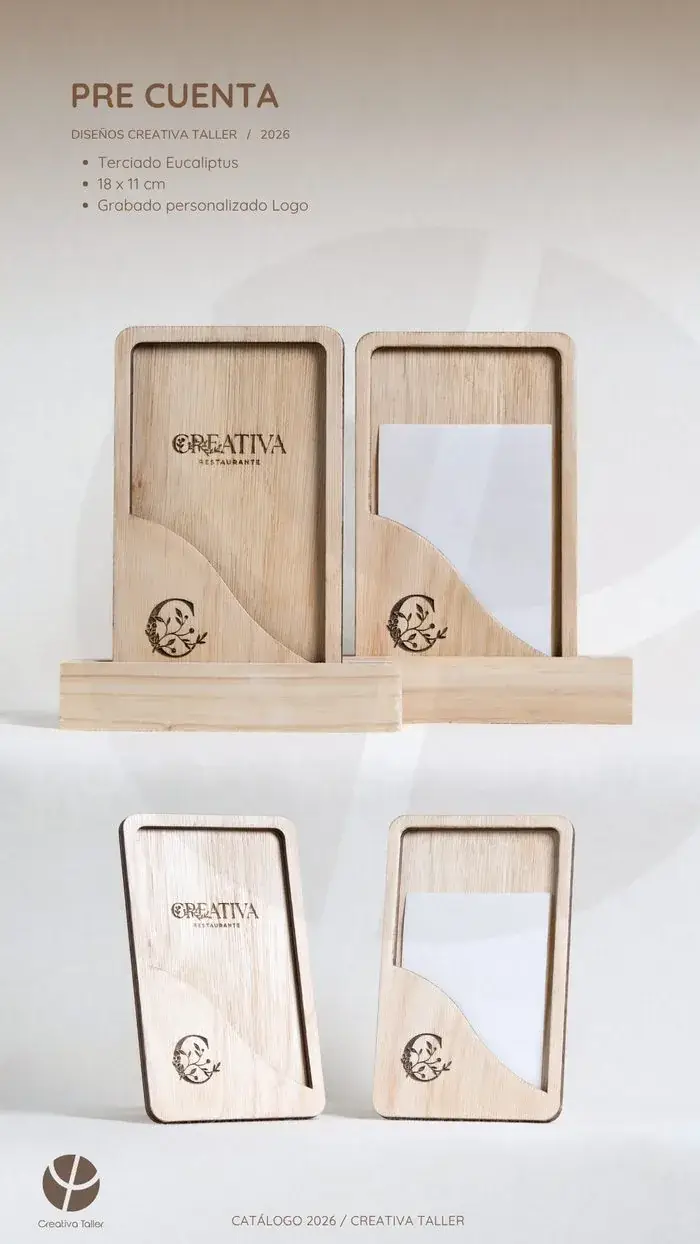 Pre cuenta de madera grabada con logo para entregar la boleta en restaurante